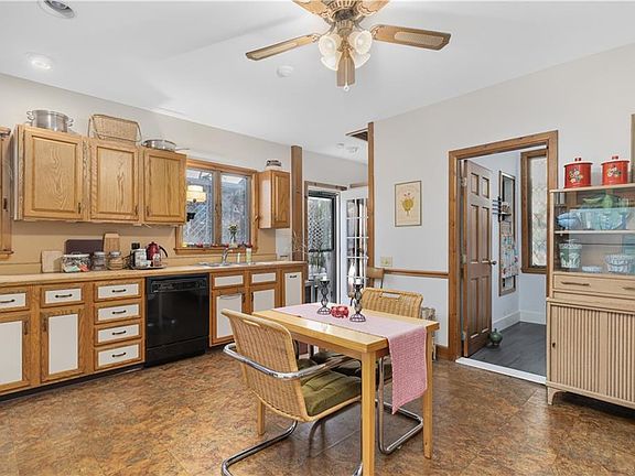 3rd image of 976 Charles St