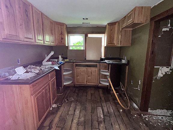 3rd image of 203 East Ave