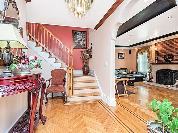 5th image of 2 Ellwood Ave