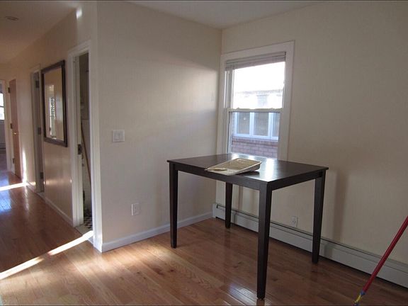 3rd image of 16219 76th Ave Floor 2
