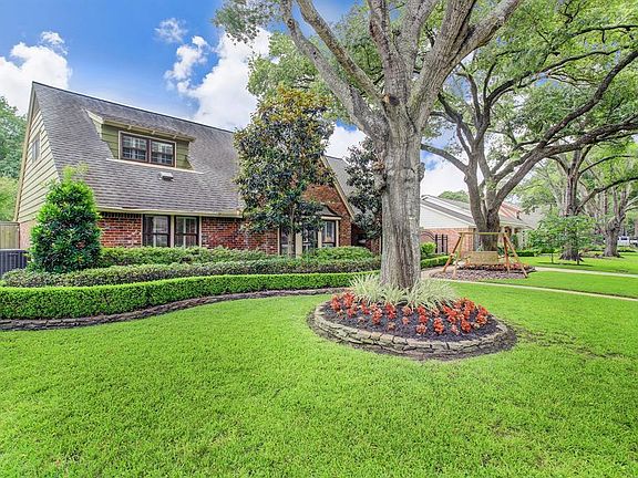 Briarmeadow Subdivision: 12 miles SW of downtown, 2.5 miles west of the Galleria. 654 single family homes. Situated within community: recently redesigned & greatly enhanced Briarmeadow Park. Schools: Residents of Piney Point Elem. School attendance z