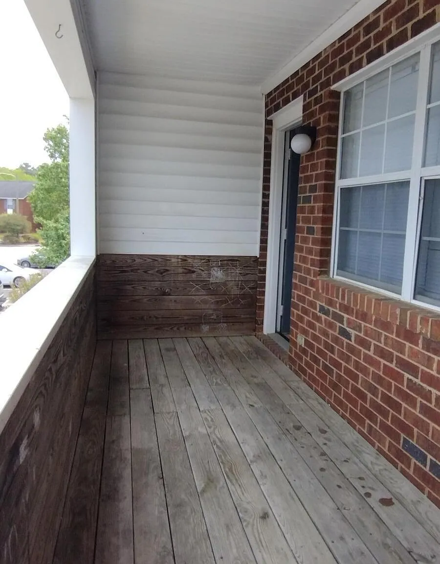2 bed, 1.0 bath, $950 — Photo 4