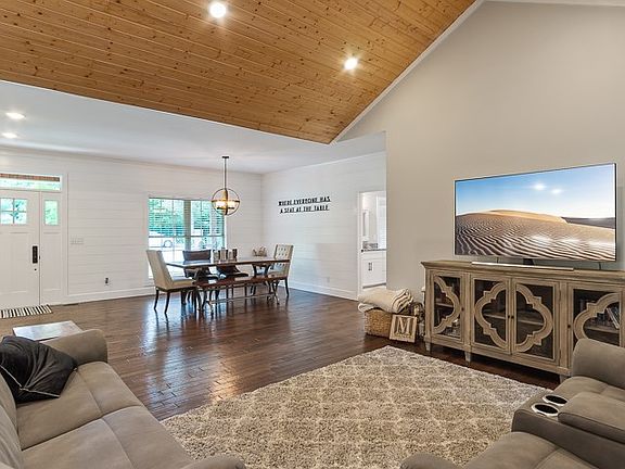 5th image of 3933 Oakmont Cir