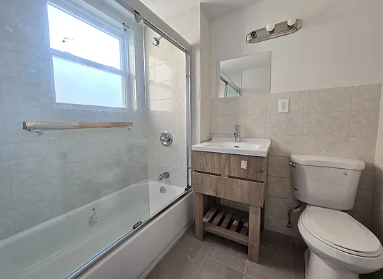 Rented by Kahana Real Estate LLC | media 13