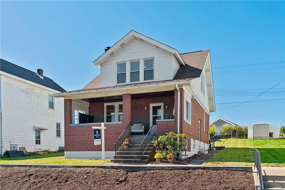 2373 E Beckert Ave photo 1