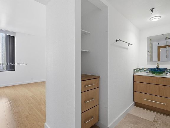 4th image of 520 Brickell Key Dr APT A1615
