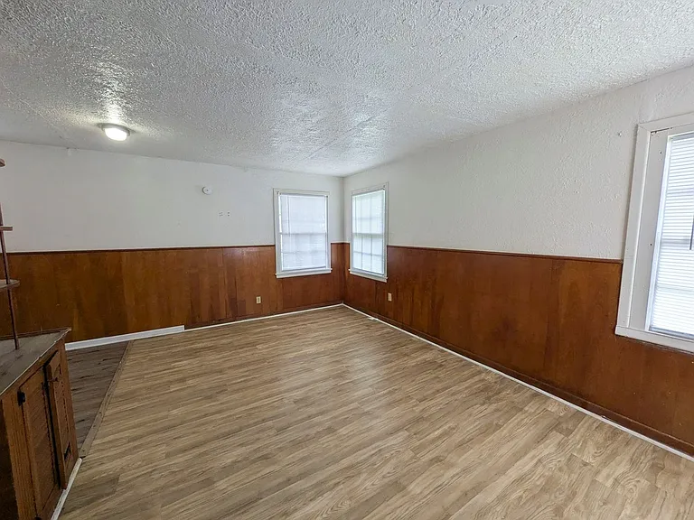 1810 Roberts St — Photo 13
