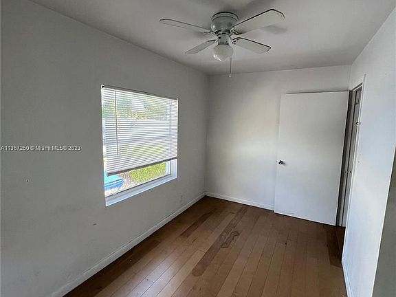 3rd image of 550 NW 30th St #4