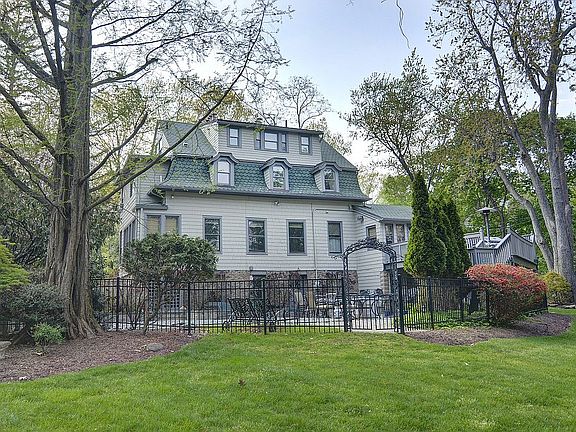 5th image of 63 Glen Ave