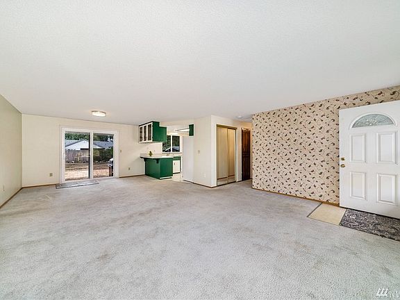4th image of 9402 White Fir Dr NE