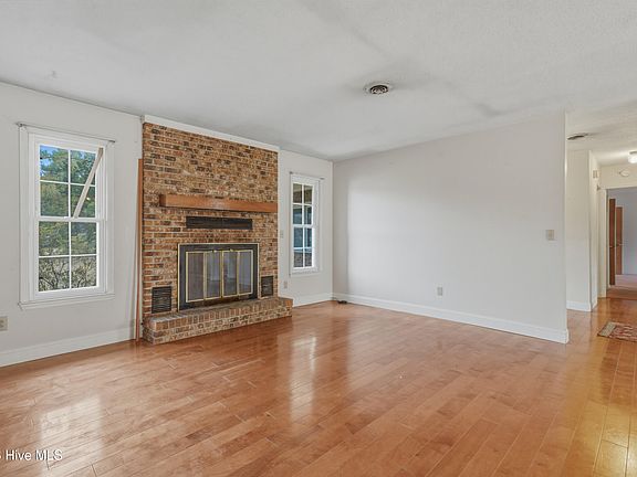 5th image of 104 E Bridle Lane