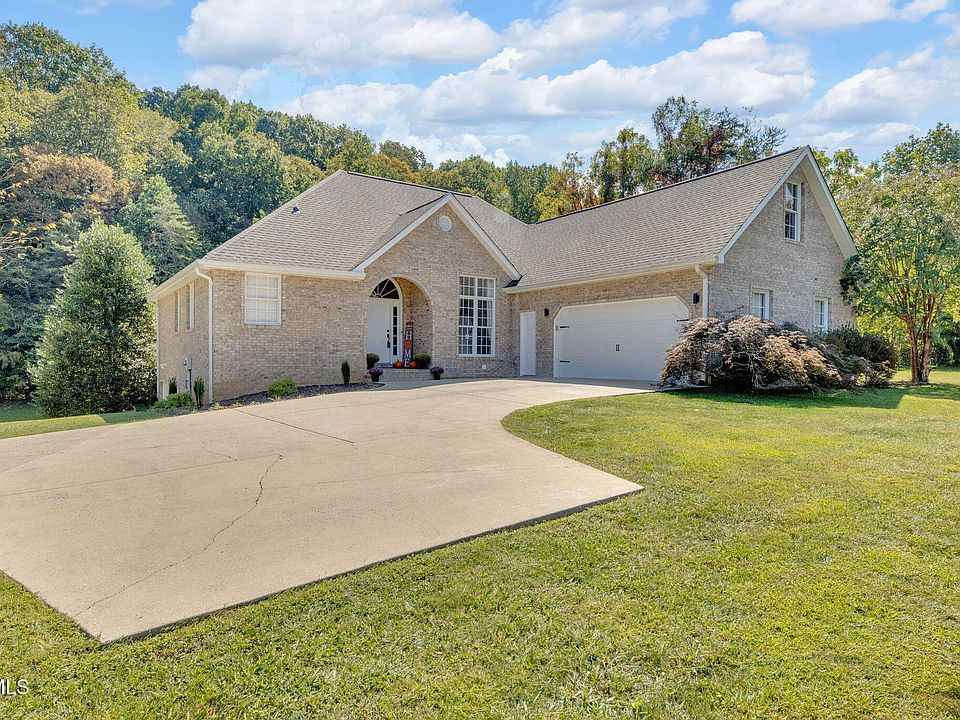 1st image of 149 Country Club Dr