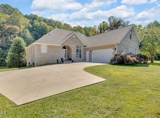 149 Country Club Dr, Unicoi, TN 37692