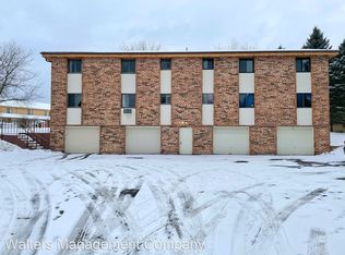 621 Hartridge Dr, Hartland, WI 53029