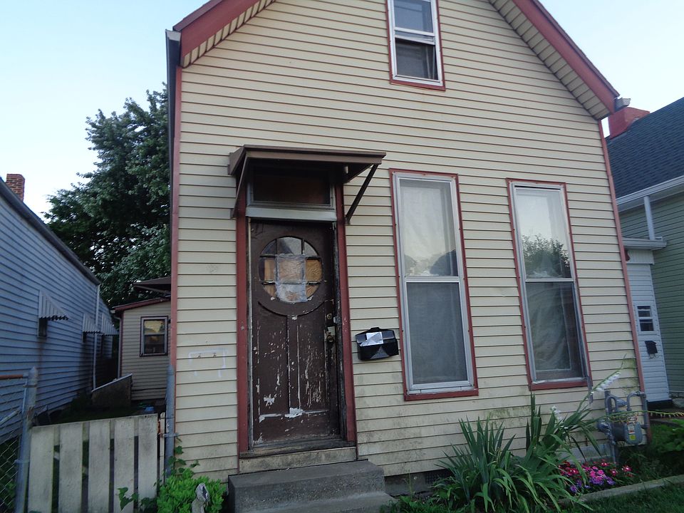 1st image of 216 W Maryland St