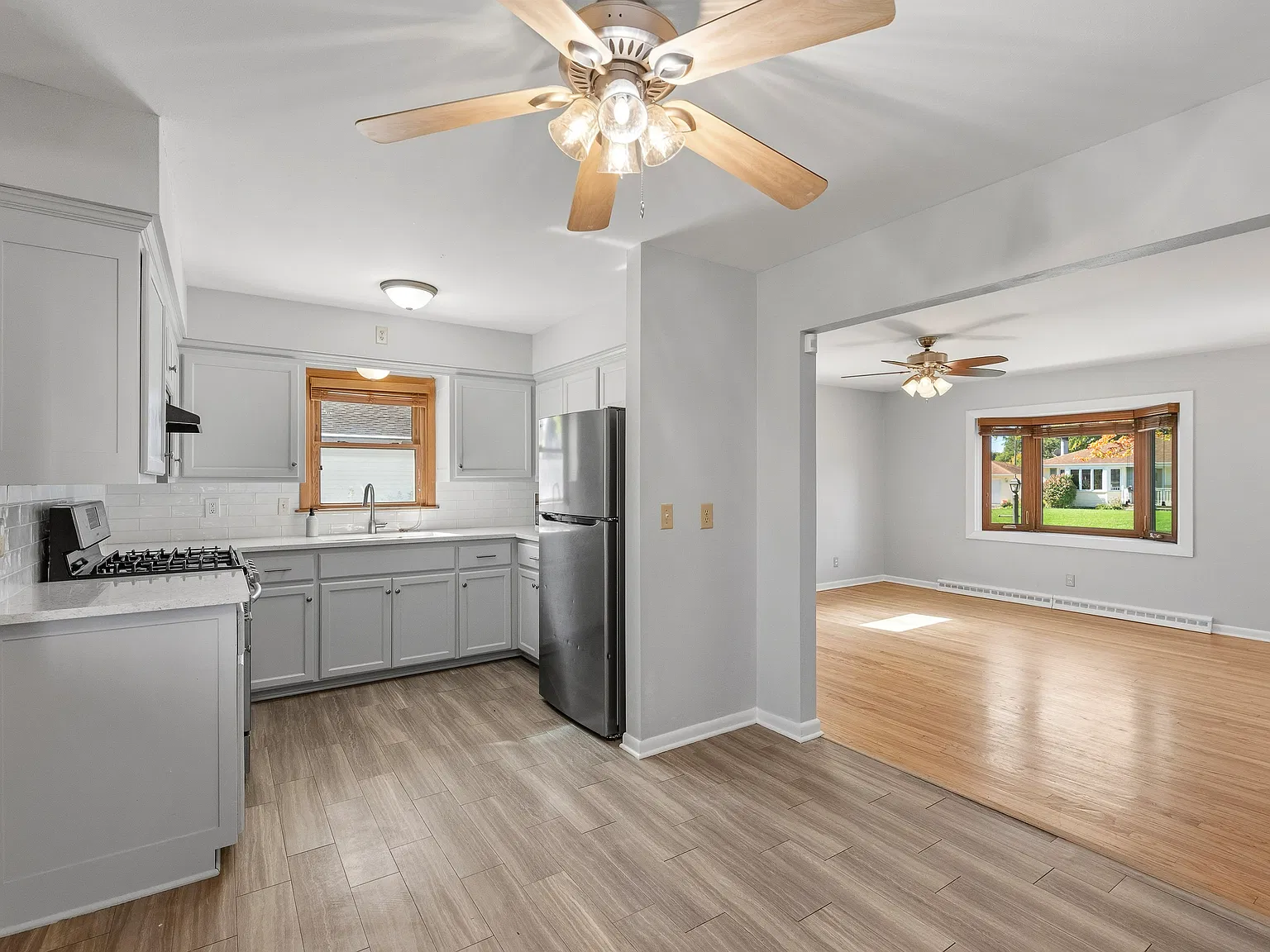 3 bed, 1.5 bath, 1034 sqft, $2,450 — Photo 3