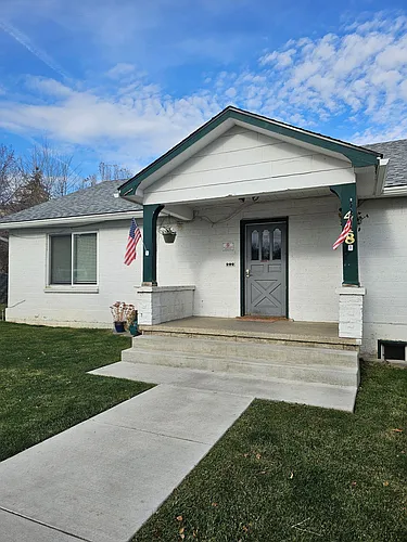 418 SW G St Photo 1