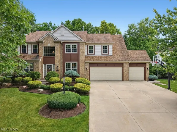 15097 Scarlet Oak Trl, Strongsville, OH 44149