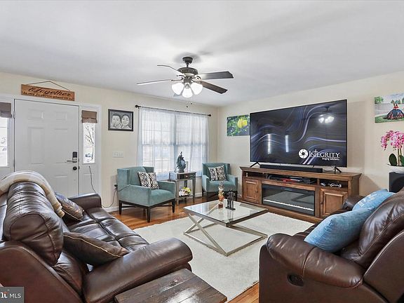 4th image of 300 Park Rd