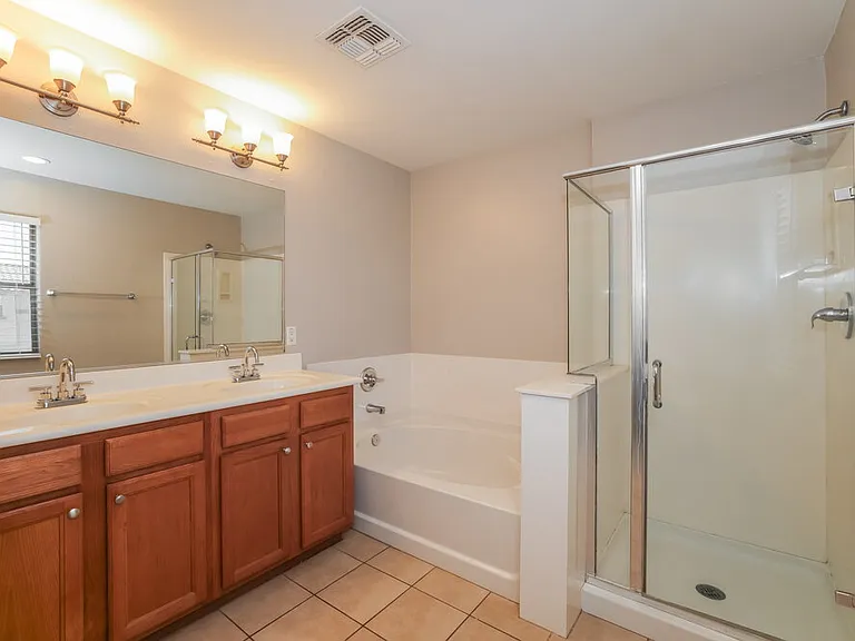 1146 E Hampton Ln — Photo 12