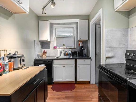 3rd image of 18301 Birwood St