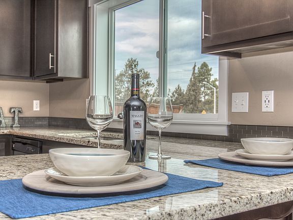 4th image of 525 SE Gleneden Pl