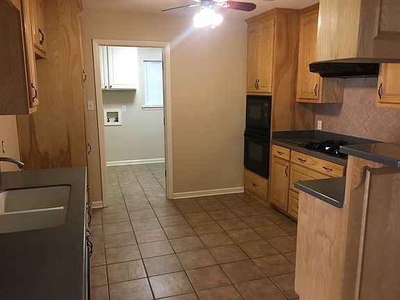 3rd image of 704 N Motley Dr