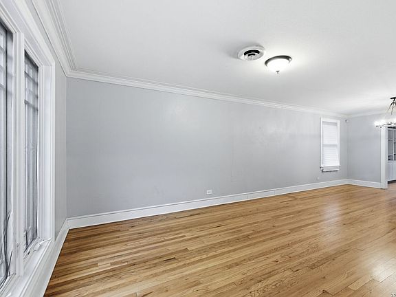 5th image of 261 E Oakview Pl