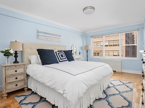 5th image of 150 E 61st St APT 9C