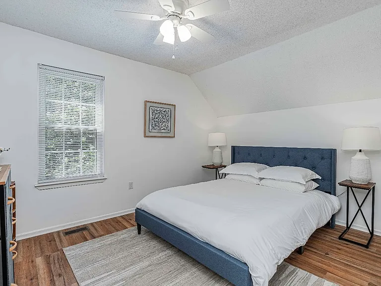 1135 Hulon Ln — Photo 17