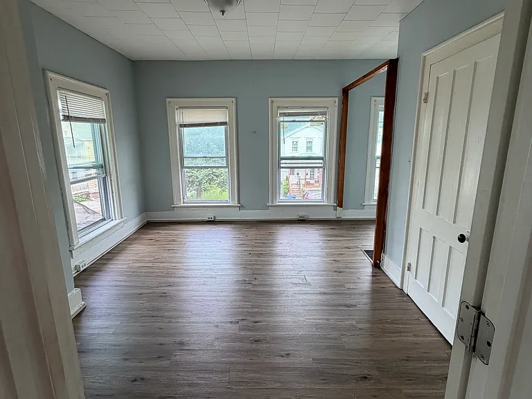 208 Beecher St — Photo 7