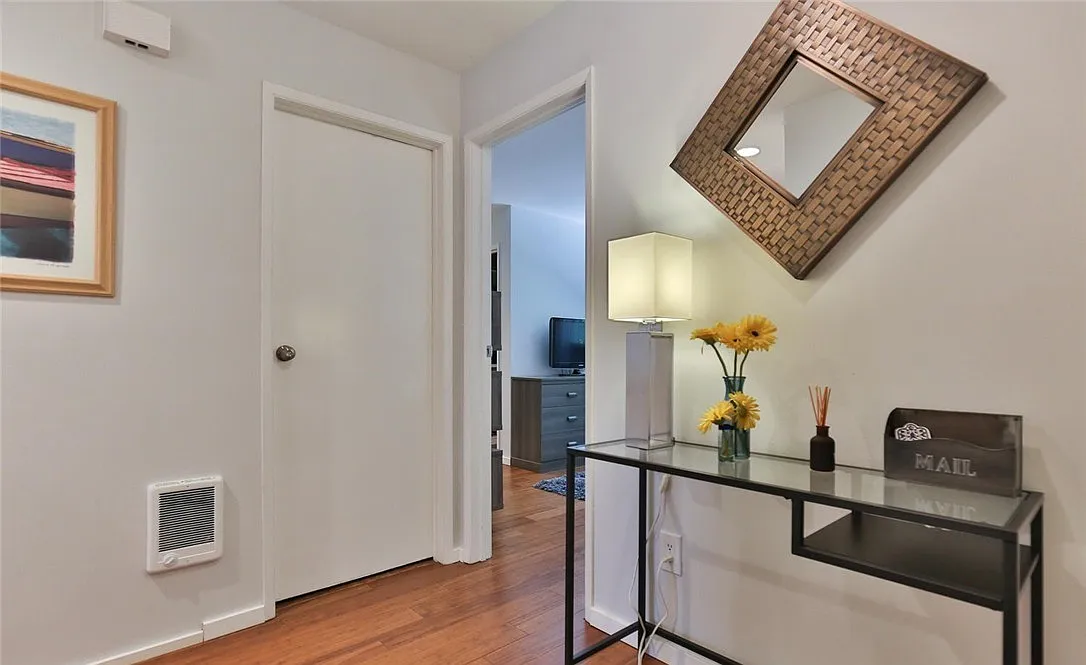 2 bed, 1017 sqft, $2,700 — Photo 4