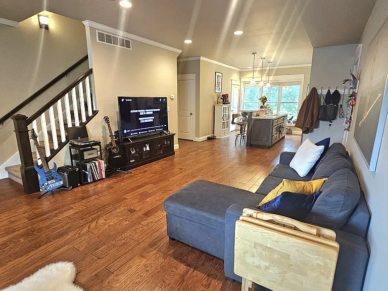 214 Mineral St — Photo 4