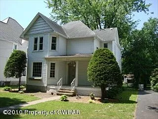 309 York Ave photo 1