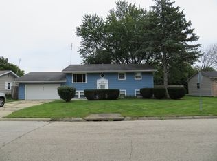 2717 Bordeaux Dr, Rockford, IL 61114