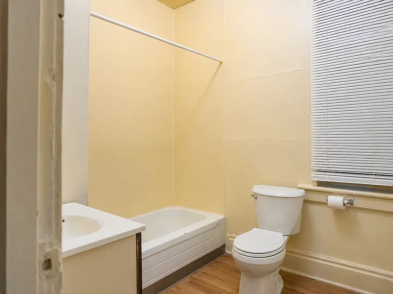 606 4th St #3 — Photo 8
