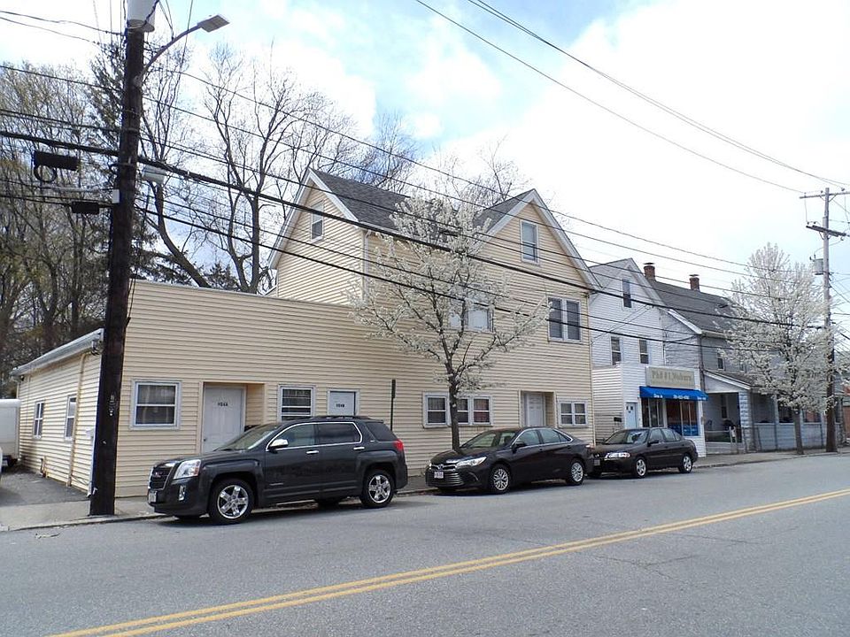 2nd image of 904 Main St
