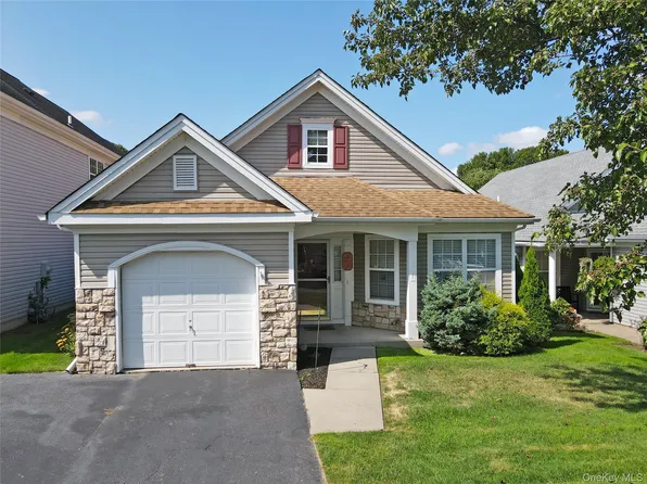 11 Ethan Circle, Middle Island, NY 11953