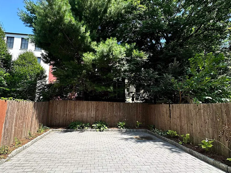 1017 Park Ave #G — Photo 2