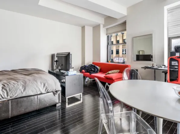 20 Pine Street image 2 of 9