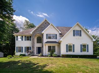 2 Oakline Ct, Schenectady, NY 12309