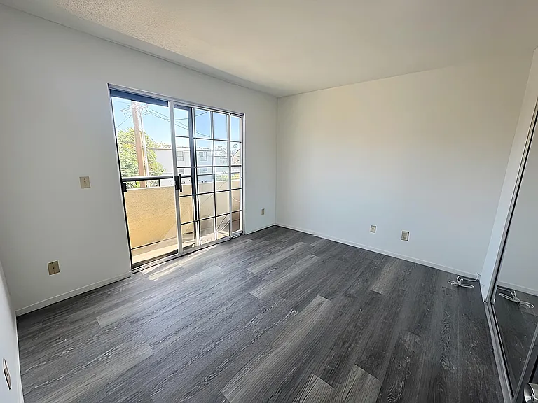 3963 Melrose Ave #1 — Photo 10