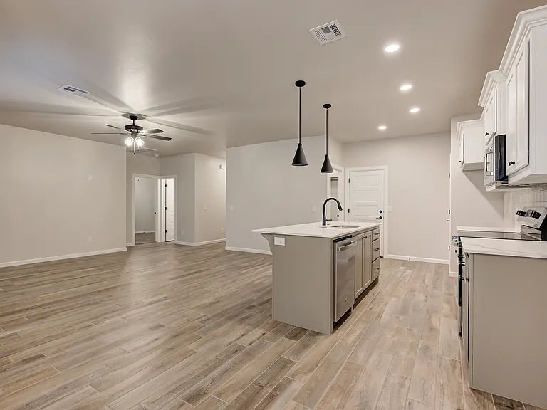2298 E Sooner Rd — Photo 14
