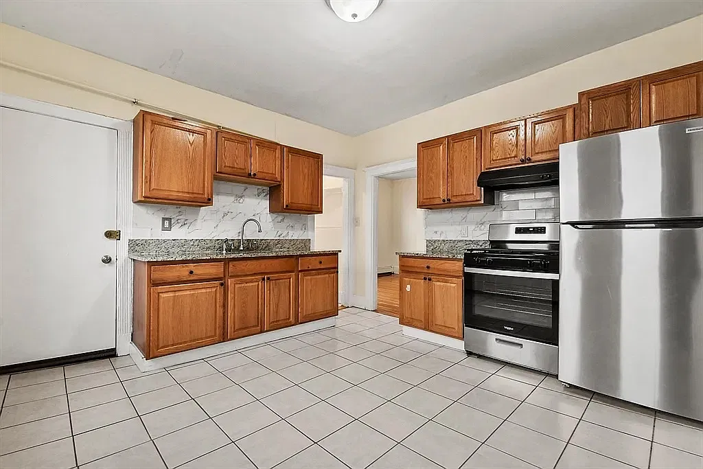 2 bed, 900 sqft, $2,350 — Photo 1
