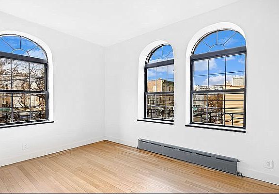 4th image of 288 Ainslie St #2FR