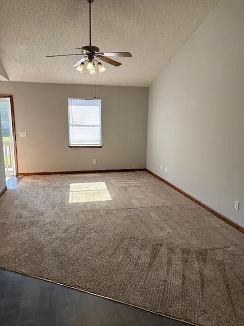 2 bed, 2.0 bath, 940 sqft, $1,050 — Photo 3