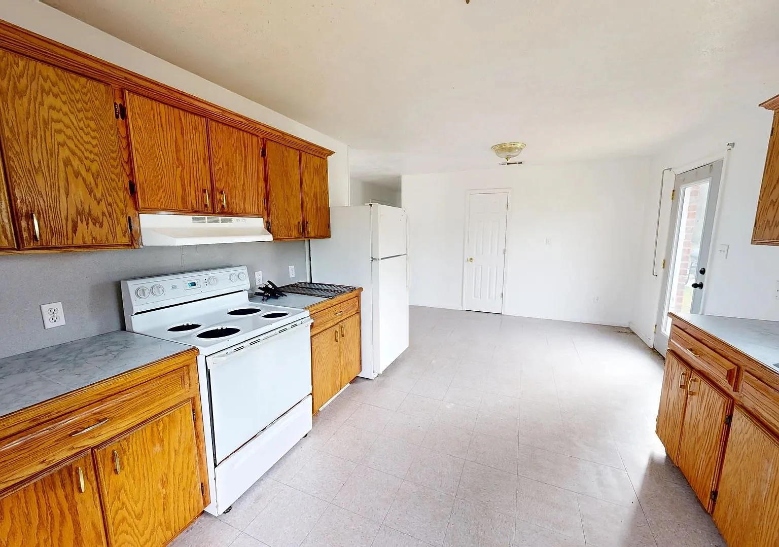 3 bed, 2.0 bath, 1144 sqft, $1,000 — Photo 4