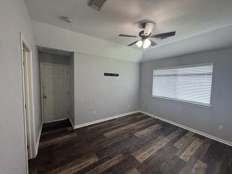 518 Tall Timber Dr — Photo 5