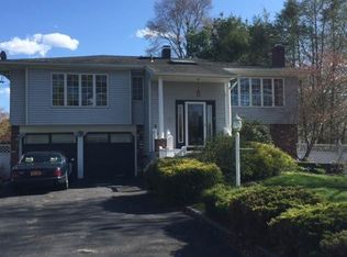 32 Monroe St, Smithtown, NY 11787
