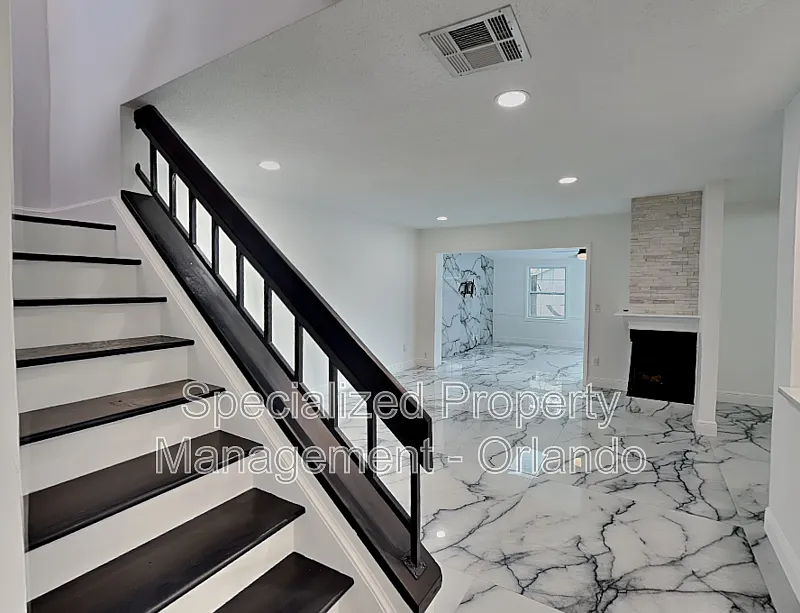3 bed, 2.5 bath, 1966 sqft, $3,199 — Photo 3